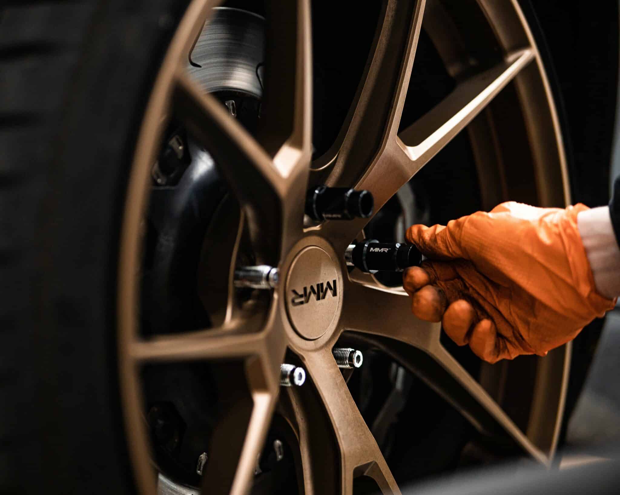 Kit de espárragos y tuercas de rueda MMR 70MM BMW 7