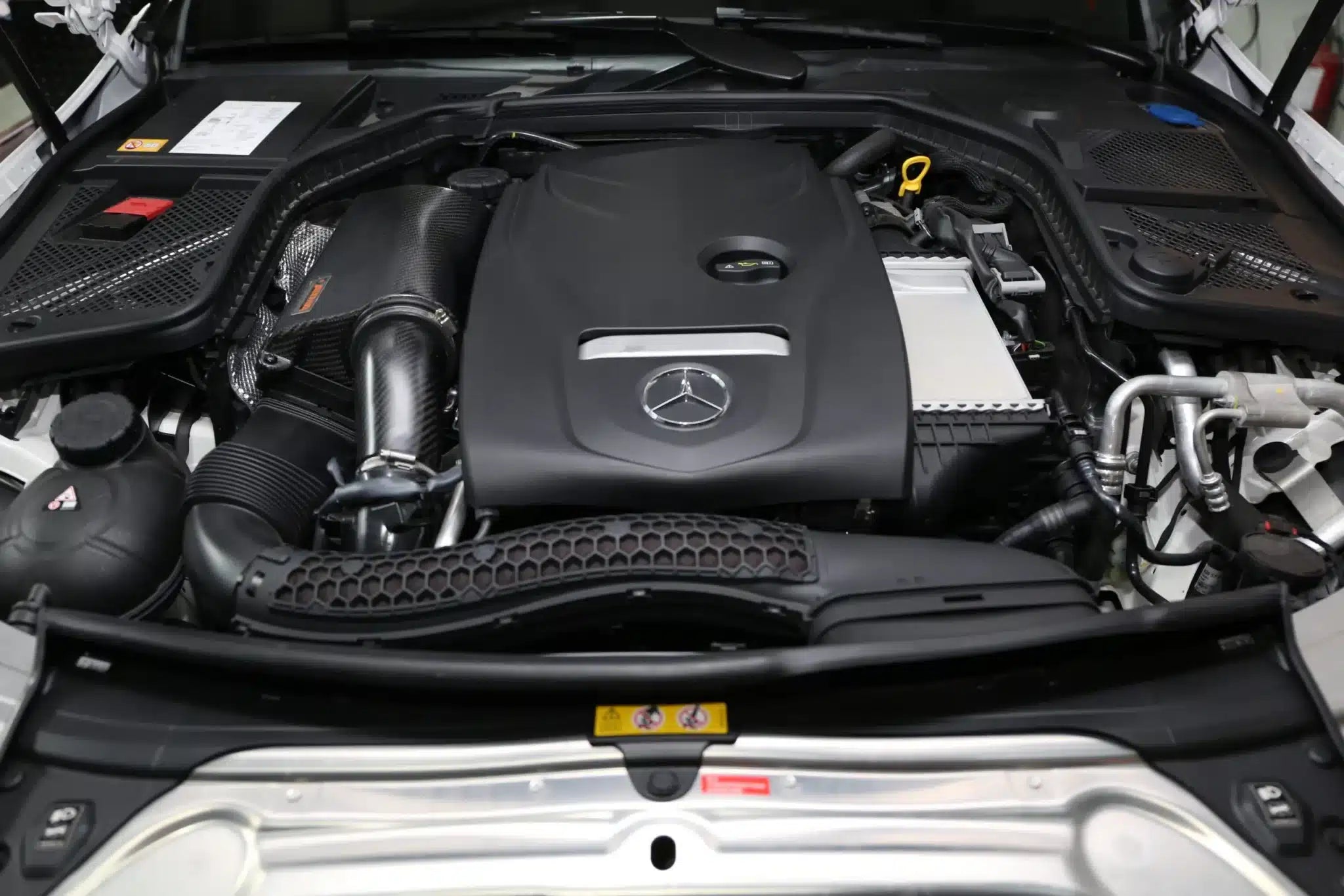 Armaspeed Airbox Carbon Mercedes W213 E200 3