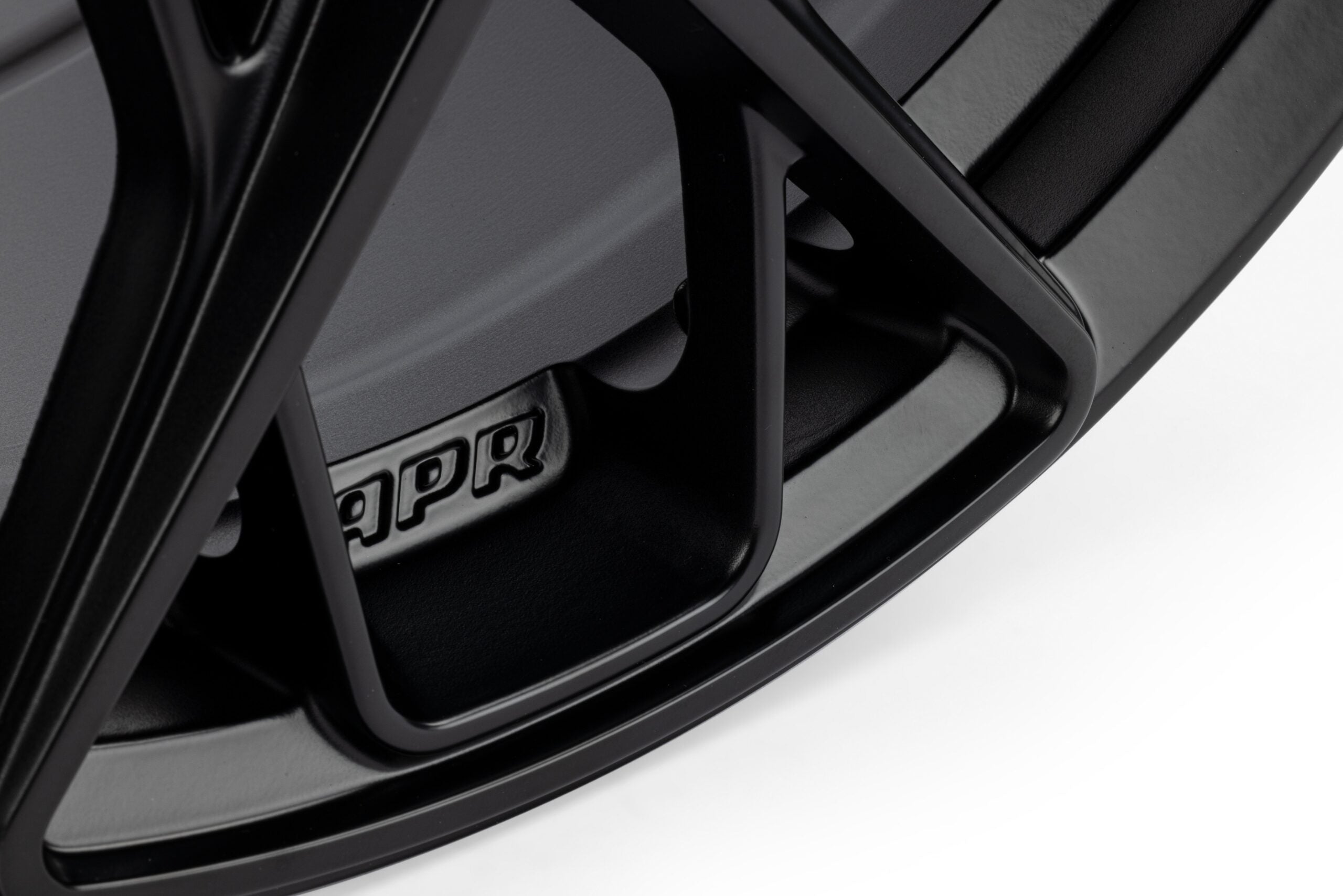 APR – Llanta A02 Flow Formed 19×8.5, 5×112 ET45 – Negra