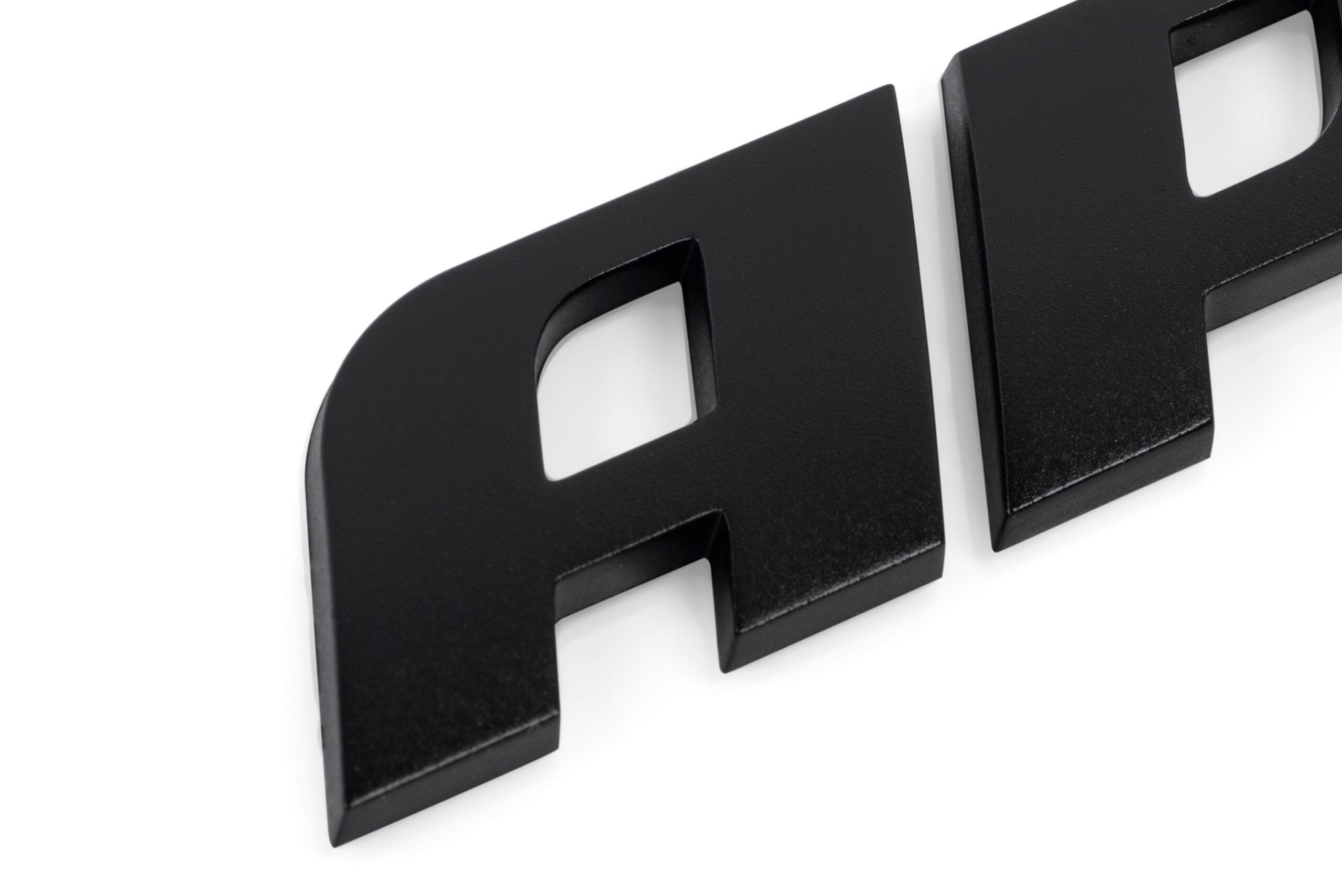 APR – Insignia 3D Dome en negro satinado