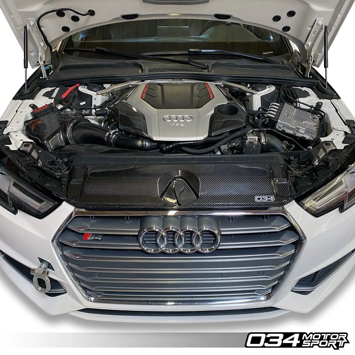 034 Motorsport Koolstofvezel radiateursteun Audi B9 A4 S4 06