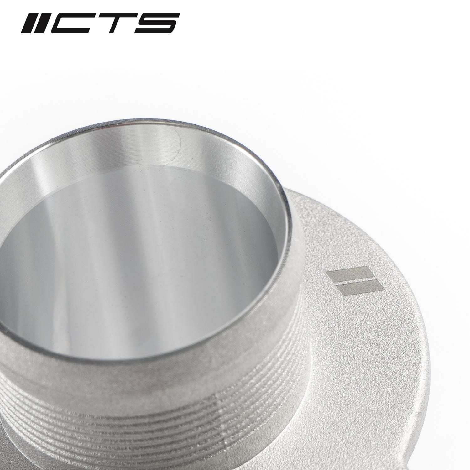 Extracción del silenciador CTS Turbo VW Golf 8 GTI EA888.4 3